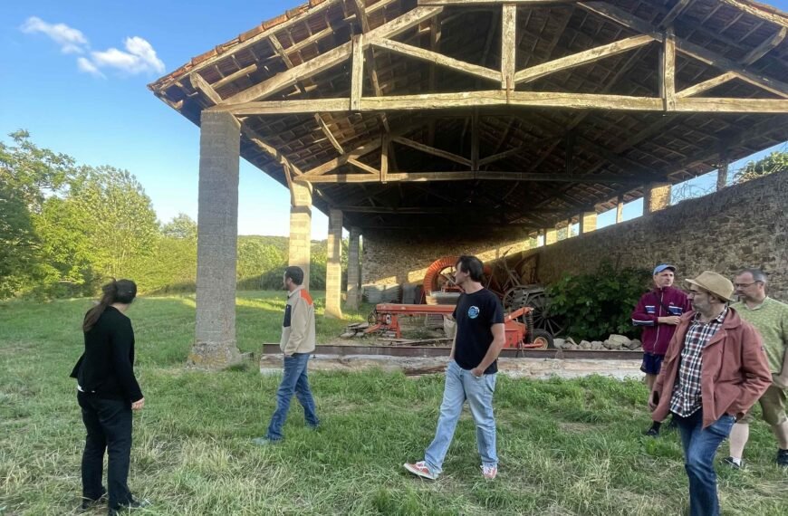 À Laguépie, en réunion de contributeurices, on prépare les Rencontres nationales de Foix