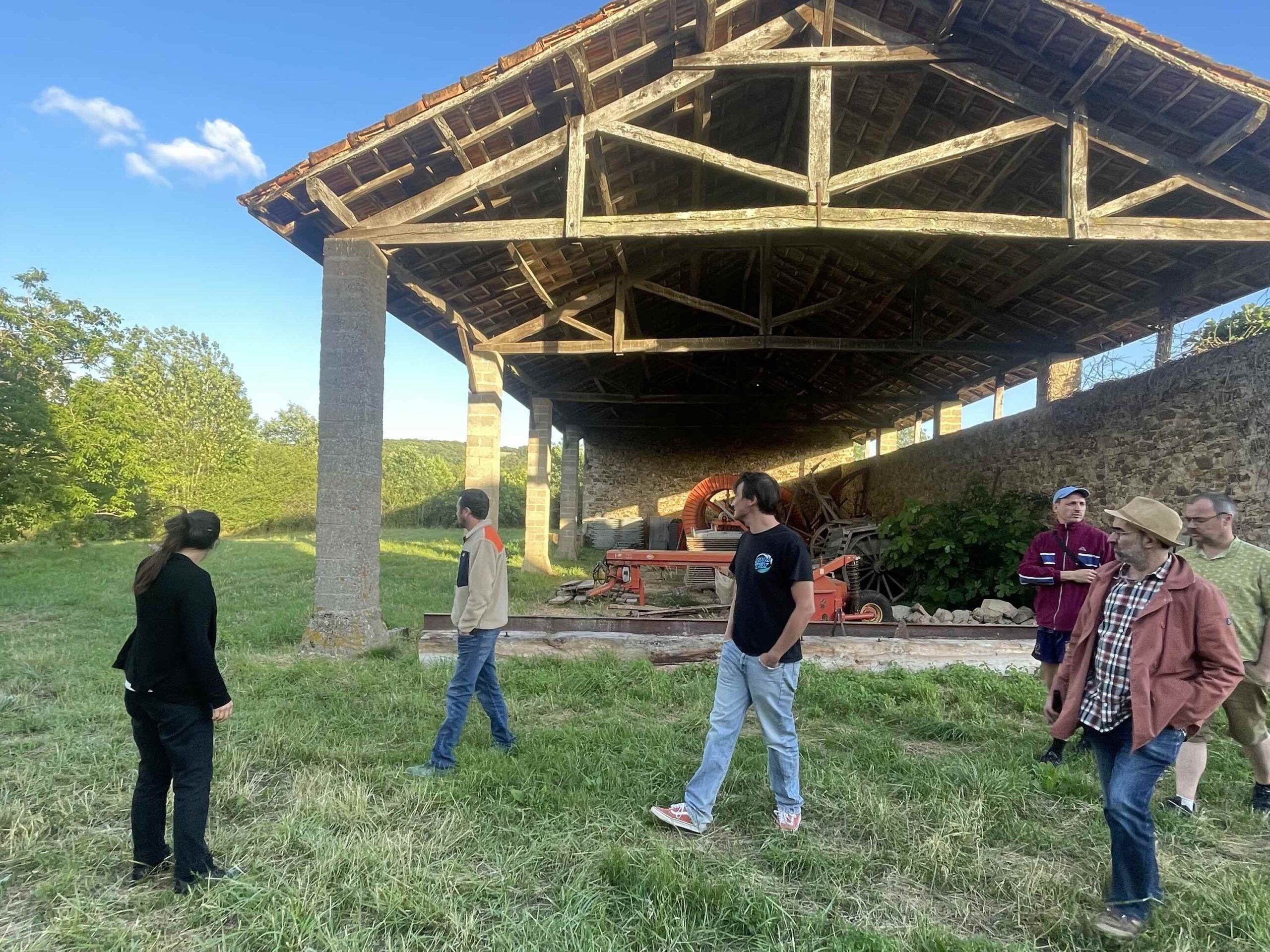 À Laguépie, en réunion de contributeurices, on prépare les Rencontres nationales de Foix